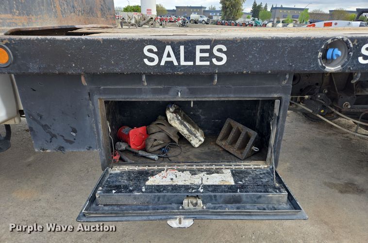 image for item EC0908 2017 Ford F550 flatbed truck