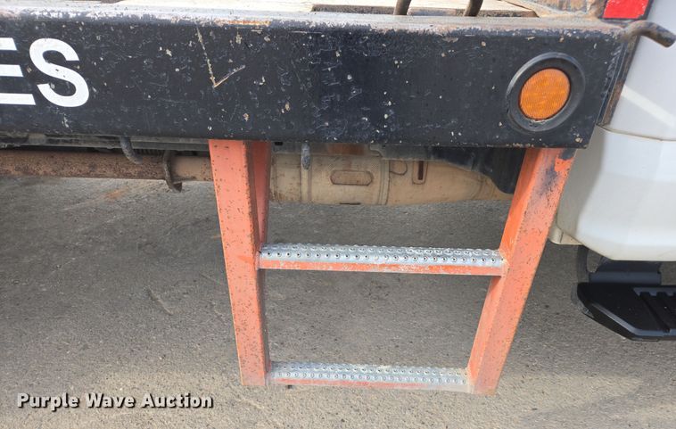 image for item EC0908 2017 Ford F550 flatbed truck