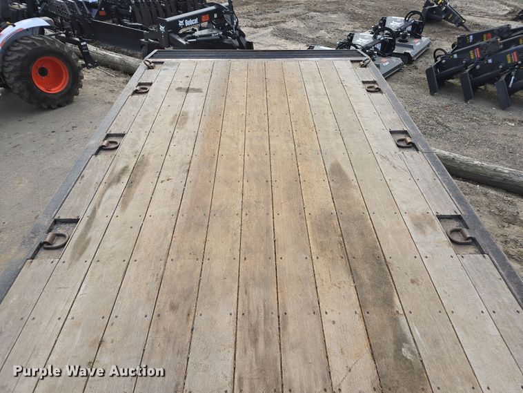 image for item EC0908 2017 Ford F550 flatbed truck