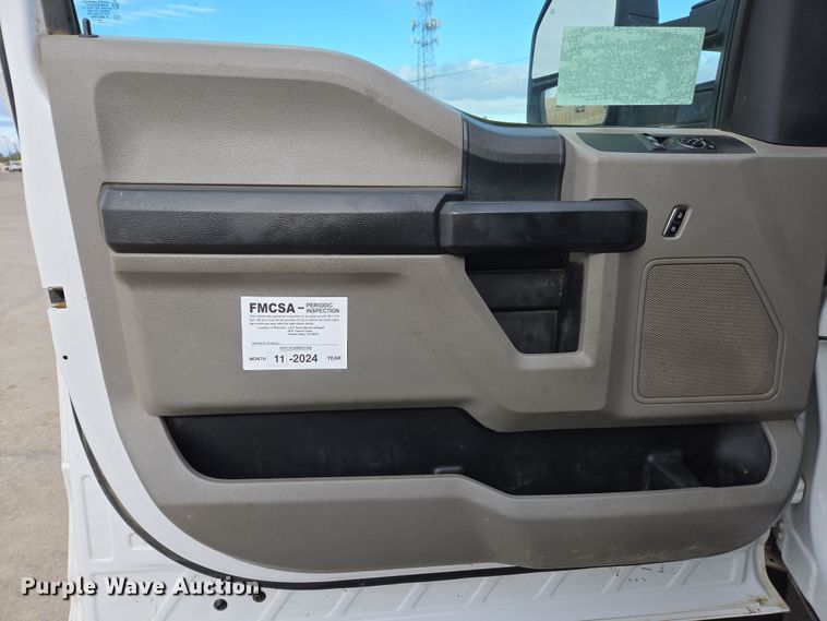 image for item EC0908 2017 Ford F550 flatbed truck