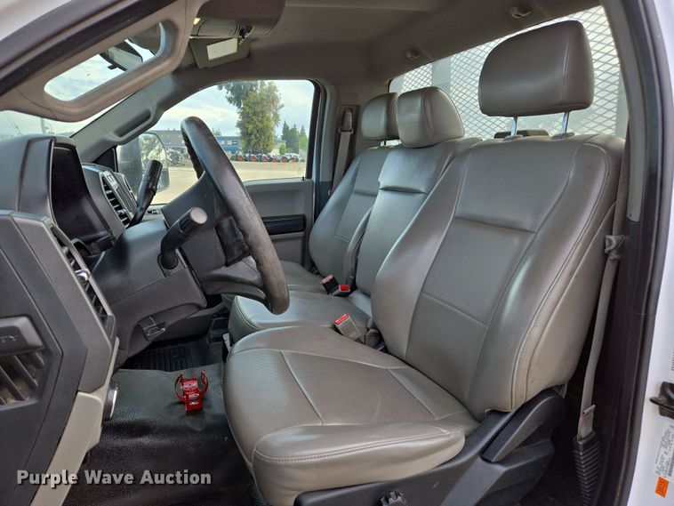 image for item EC0908 2017 Ford F550 flatbed truck