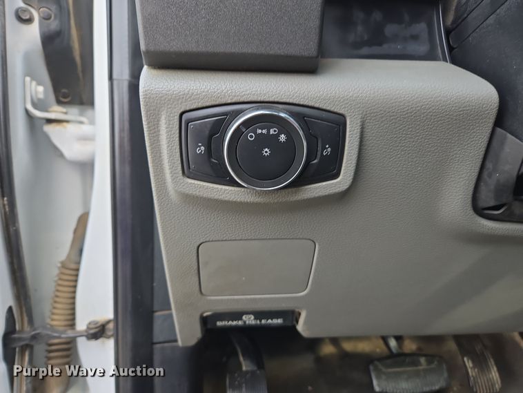 image for item EC0908 2017 Ford F550 flatbed truck