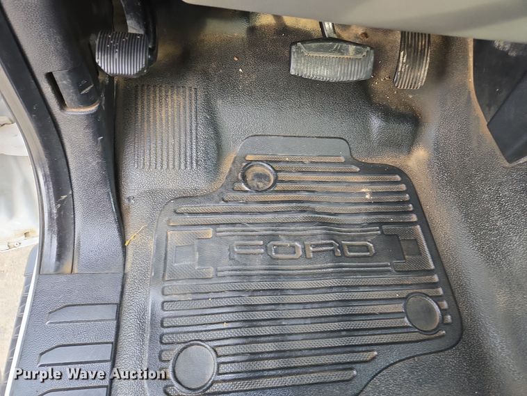 image for item EC0908 2017 Ford F550 flatbed truck