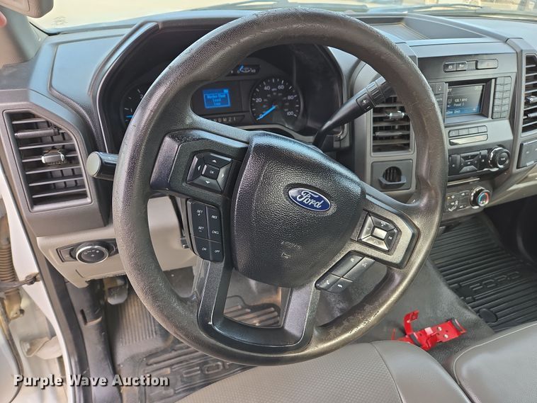 image for item EC0908 2017 Ford F550 flatbed truck