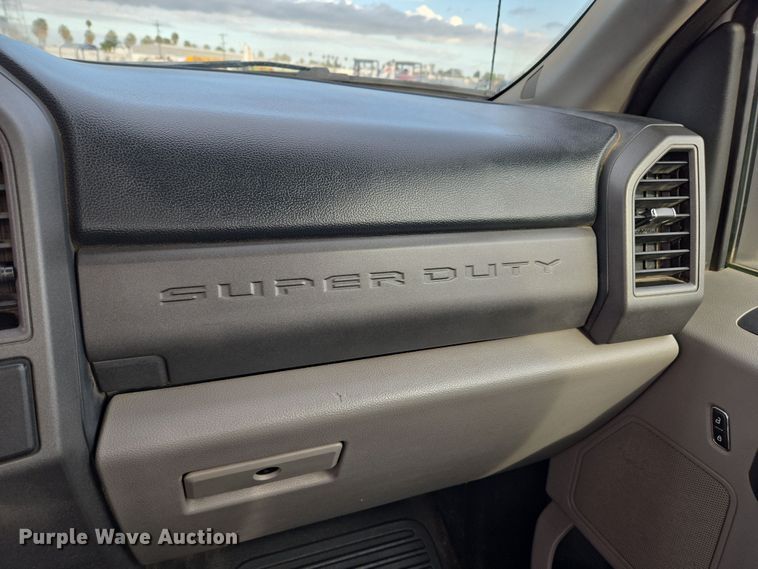 image for item EC0908 2017 Ford F550 flatbed truck