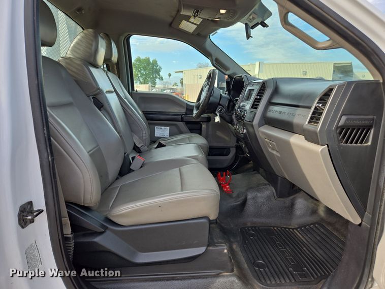 image for item EC0908 2017 Ford F550 flatbed truck