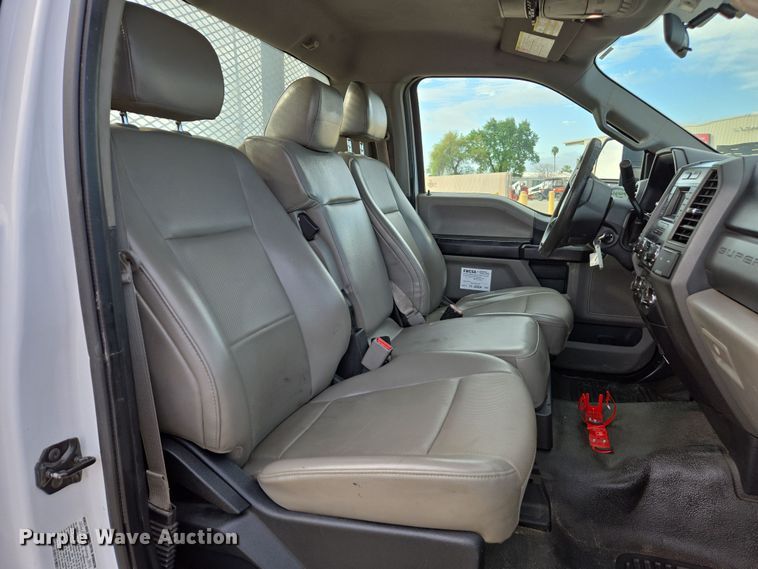 image for item EC0908 2017 Ford F550 flatbed truck