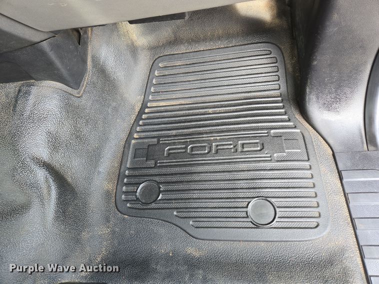 image for item EC0908 2017 Ford F550 flatbed truck