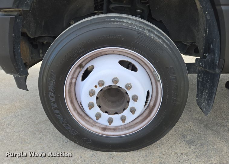 image for item EC0908 2017 Ford F550 flatbed truck