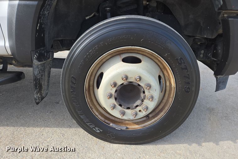 image for item EC0908 2017 Ford F550 flatbed truck