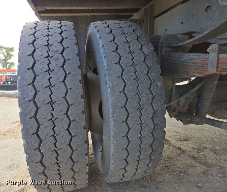 image for item EC0908 2017 Ford F550 flatbed truck