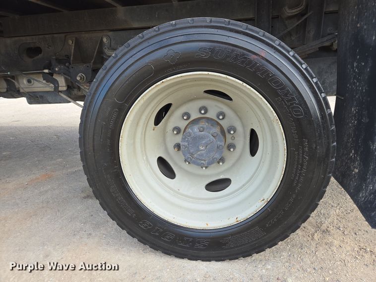 image for item EC0908 2017 Ford F550 flatbed truck