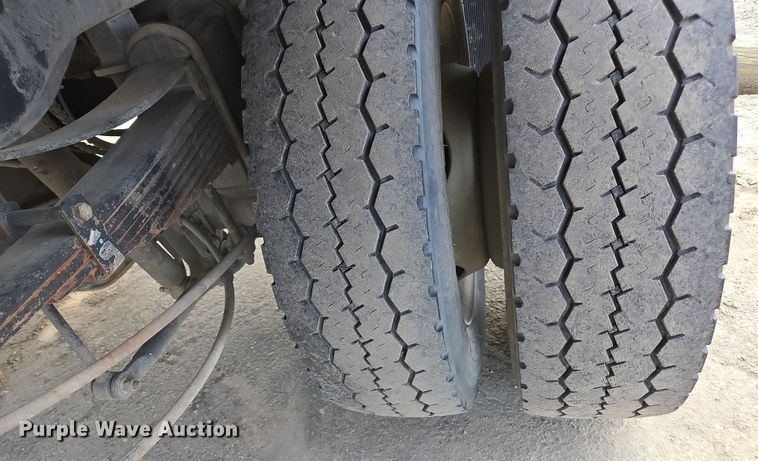 image for item EC0908 2017 Ford F550 flatbed truck