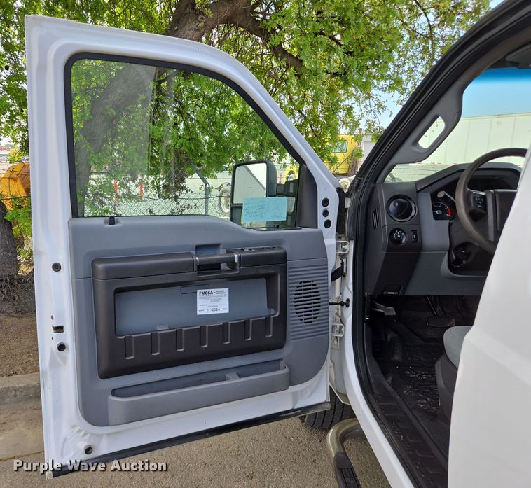 image for item EC0909 2015 Ford F250 Super Duty XL Crew Cab pickup truck