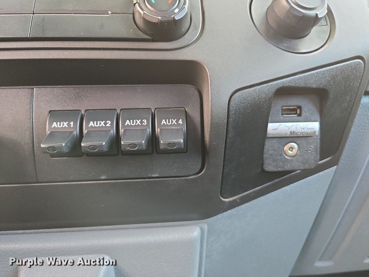 image for item EC0909 2015 Ford F250 Super Duty XL Crew Cab pickup truck