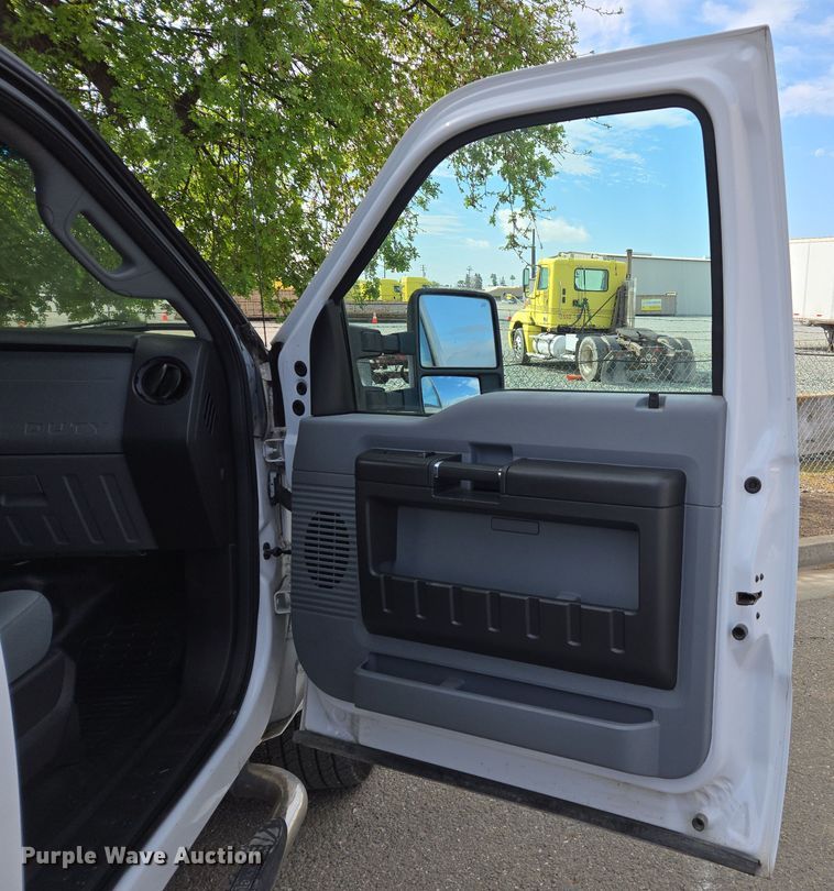 image for item EC0909 2015 Ford F250 Super Duty XL Crew Cab pickup truck