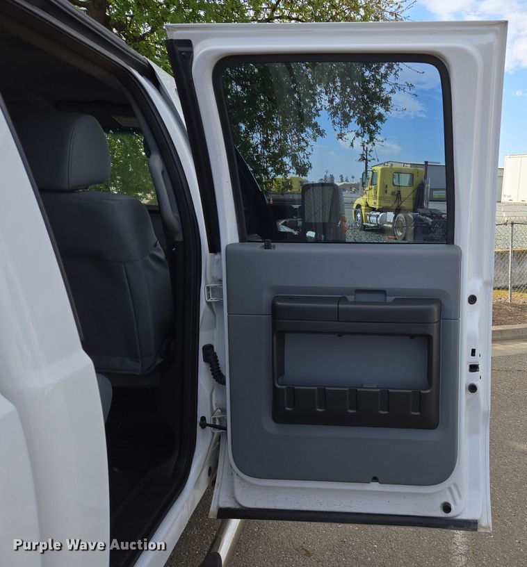 image for item EC0909 2015 Ford F250 Super Duty XL Crew Cab pickup truck