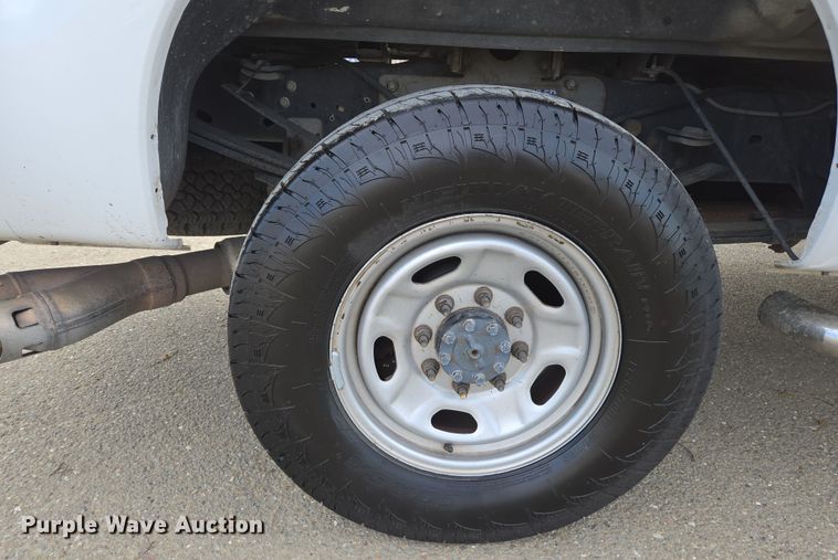 image for item EC0909 2015 Ford F250 Super Duty XL Crew Cab pickup truck