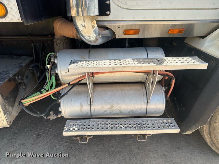 image for item EC3510 2014 Caterpillar CT660 dump truck