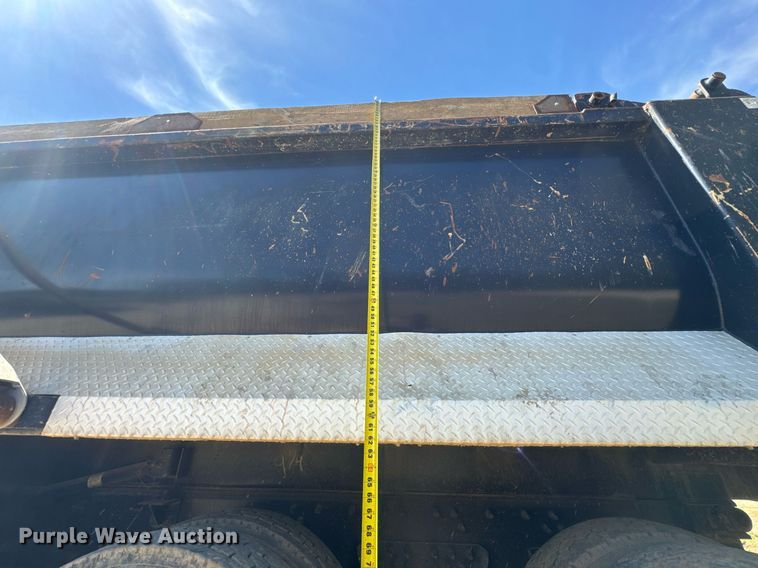 image for item EC3510 2014 Caterpillar CT660 dump truck