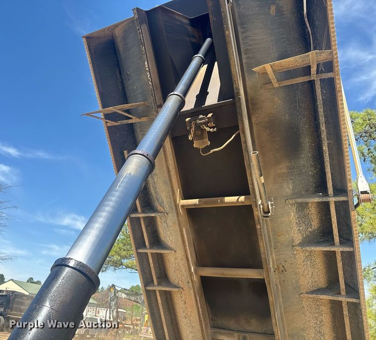 image for item EC3510 2014 Caterpillar CT660 dump truck