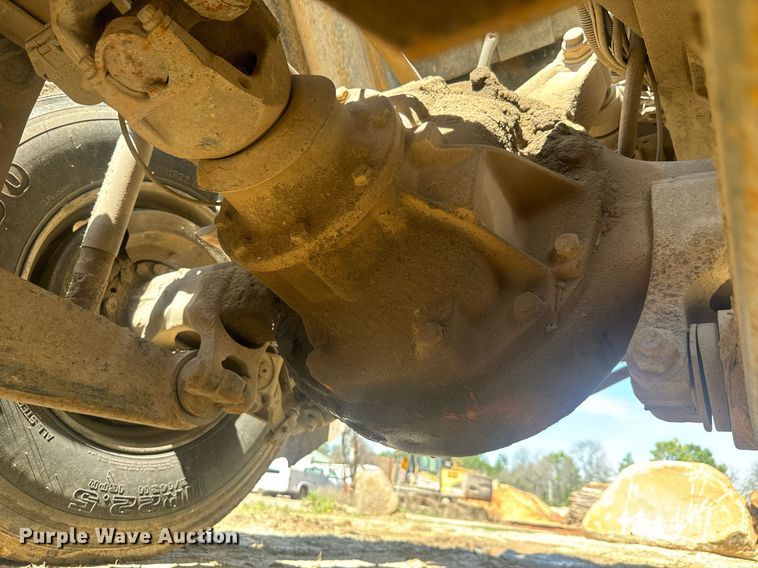 image for item EC3510 2014 Caterpillar CT660 dump truck