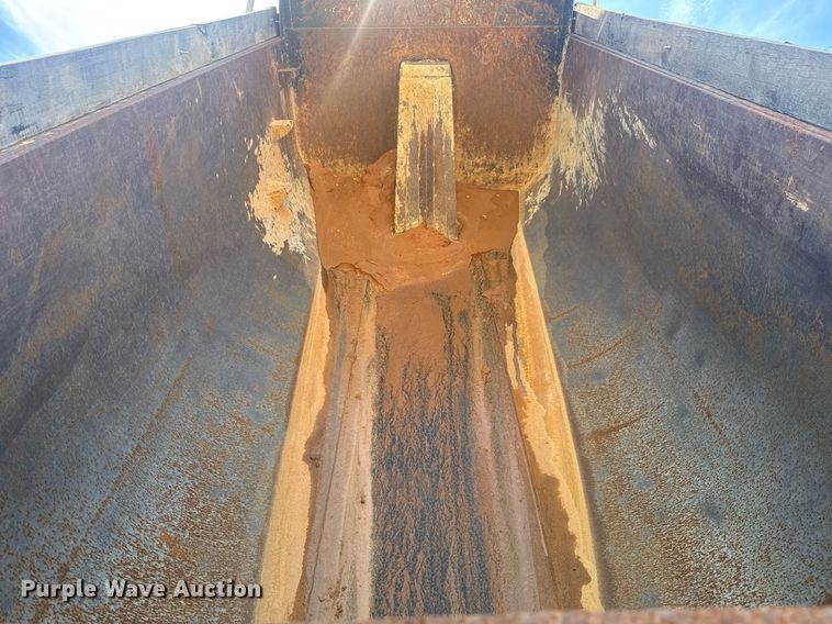 image for item EC3510 2014 Caterpillar CT660 dump truck