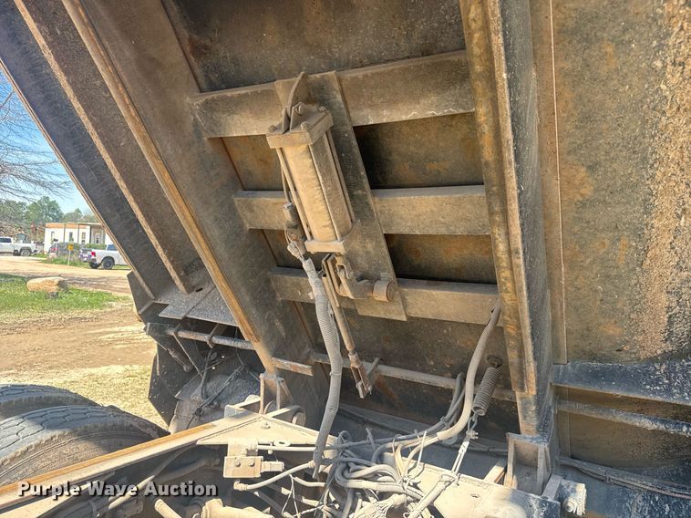 image for item EC3510 2014 Caterpillar CT660 dump truck