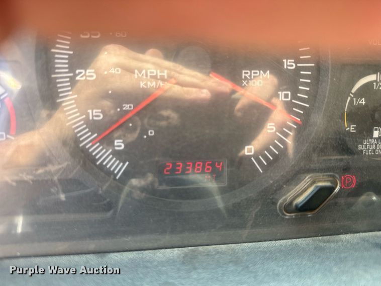 image for item EC3510 2014 Caterpillar CT660 dump truck