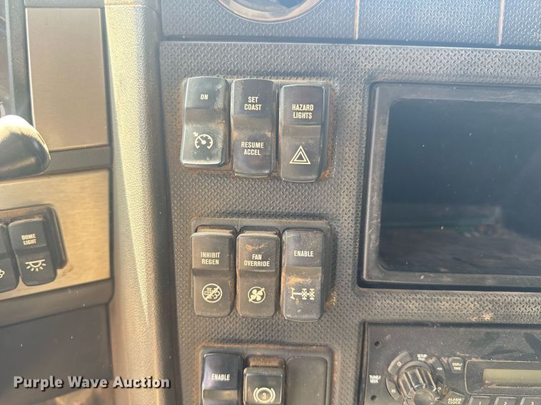 image for item EC3510 2014 Caterpillar CT660 dump truck