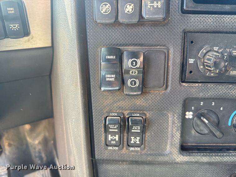 image for item EC3510 2014 Caterpillar CT660 dump truck