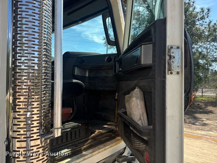 image for item EC3510 2014 Caterpillar CT660 dump truck