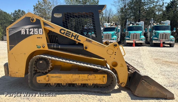 image for item EC3520 Gehl RT250 tracked skid steer loader