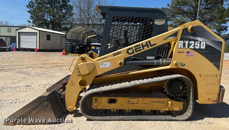image for item EC3520 Gehl RT250 tracked skid steer loader