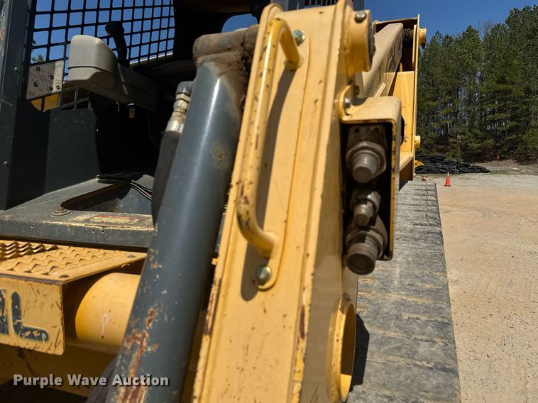 image for item EC3520 Gehl RT250 tracked skid steer loader