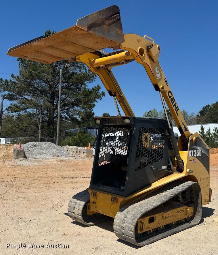 image for item EC3520 Gehl RT250 tracked skid steer loader