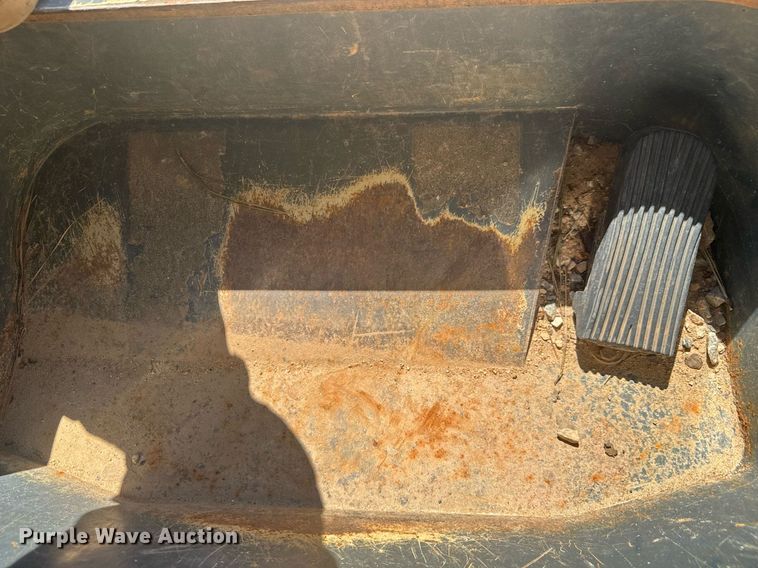 image for item EC3520 Gehl RT250 tracked skid steer loader