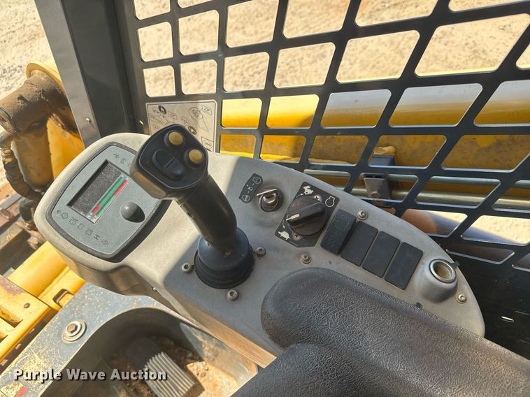 image for item EC3520 Gehl RT250 tracked skid steer loader