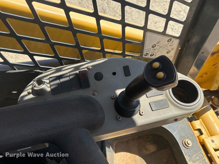 image for item EC3520 Gehl RT250 tracked skid steer loader