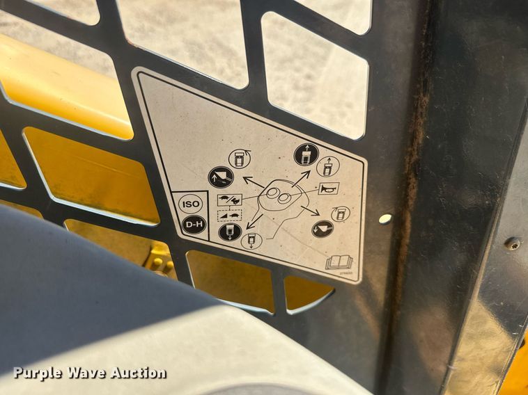 image for item EC3520 Gehl RT250 tracked skid steer loader