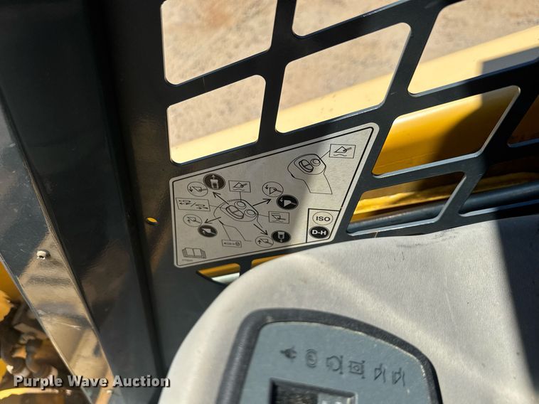 image for item EC3520 Gehl RT250 tracked skid steer loader