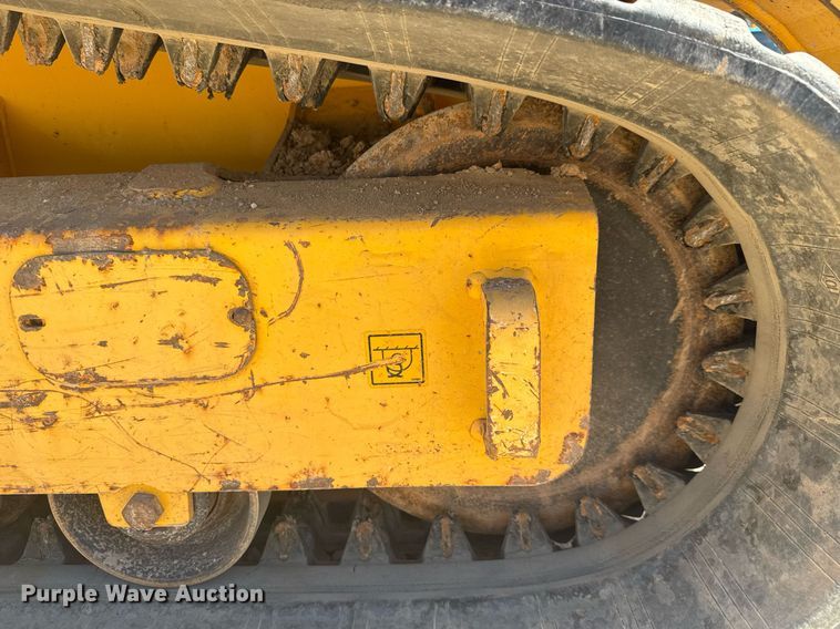 image for item EC3520 Gehl RT250 tracked skid steer loader