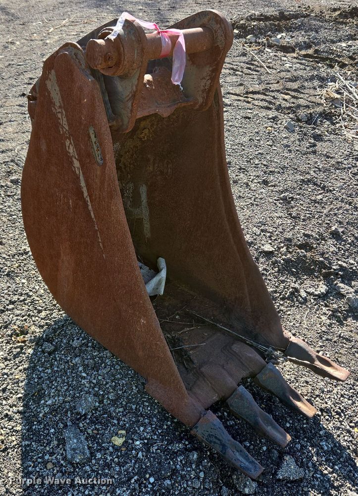 image for item EC4039 Caterpillar excavator bucket