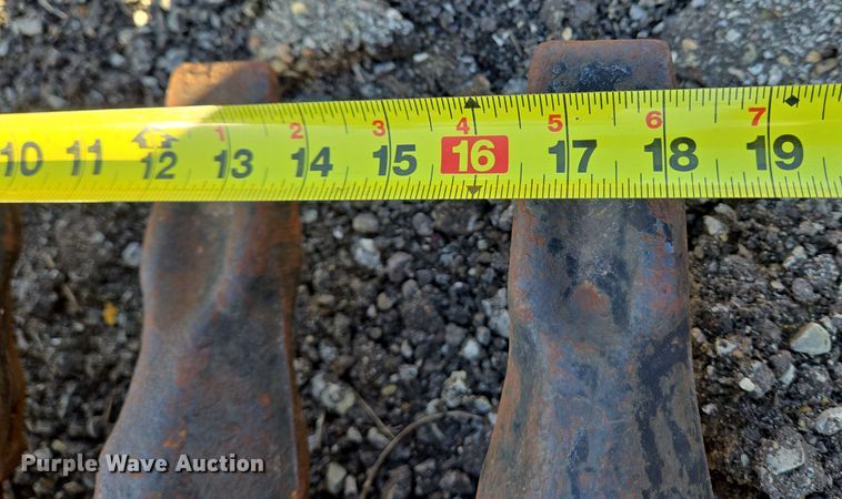 image for item EC4039 Caterpillar excavator bucket