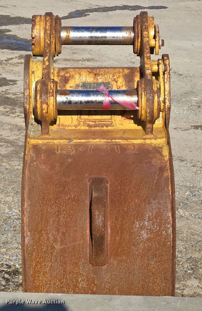 image for item EC4042 Caterpillar excavator bucket