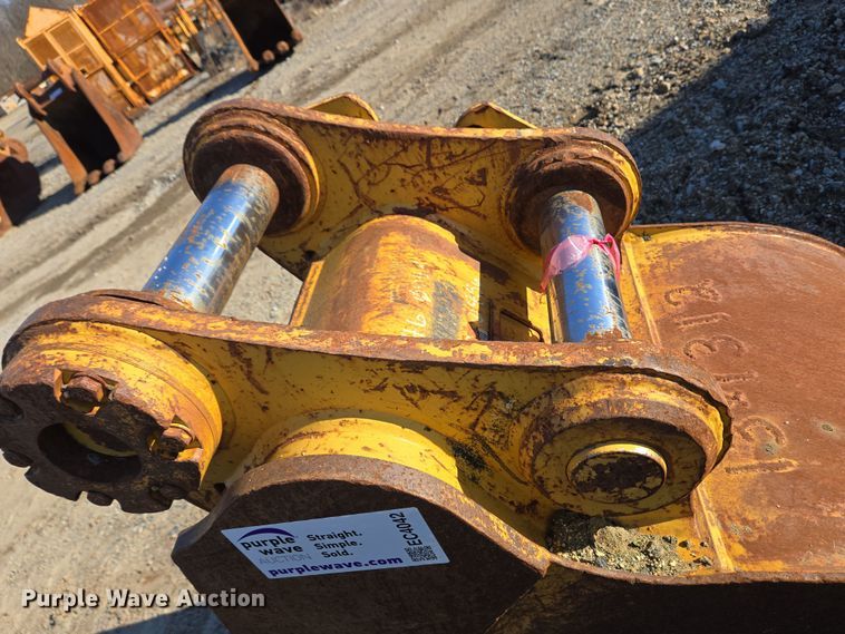 image for item EC4042 Caterpillar excavator bucket