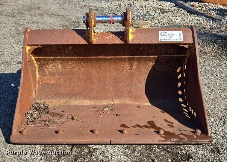 image for item EC4044 Caterpillar excavator bucket