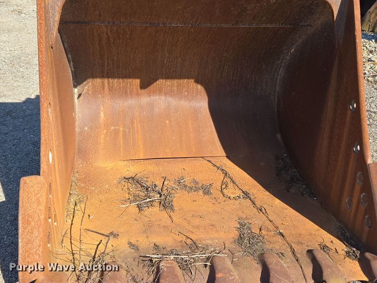 image for item EC4047 Caterpillar excavator bucket