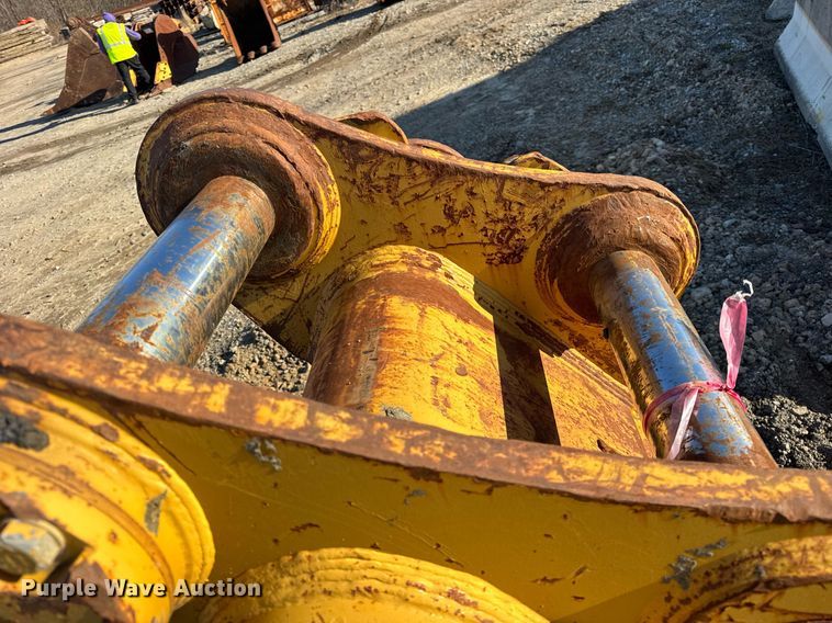 image for item EC4050 Caterpillar excavator bucket