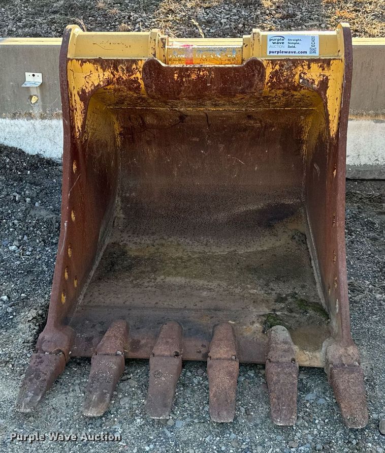 image for item EC4055 Caterpillar 320E B Linkage excavator bucket